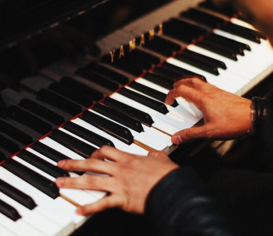 Що являє собою музичний інтернет-магазин?