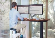 Стіл з регулюванням висоти